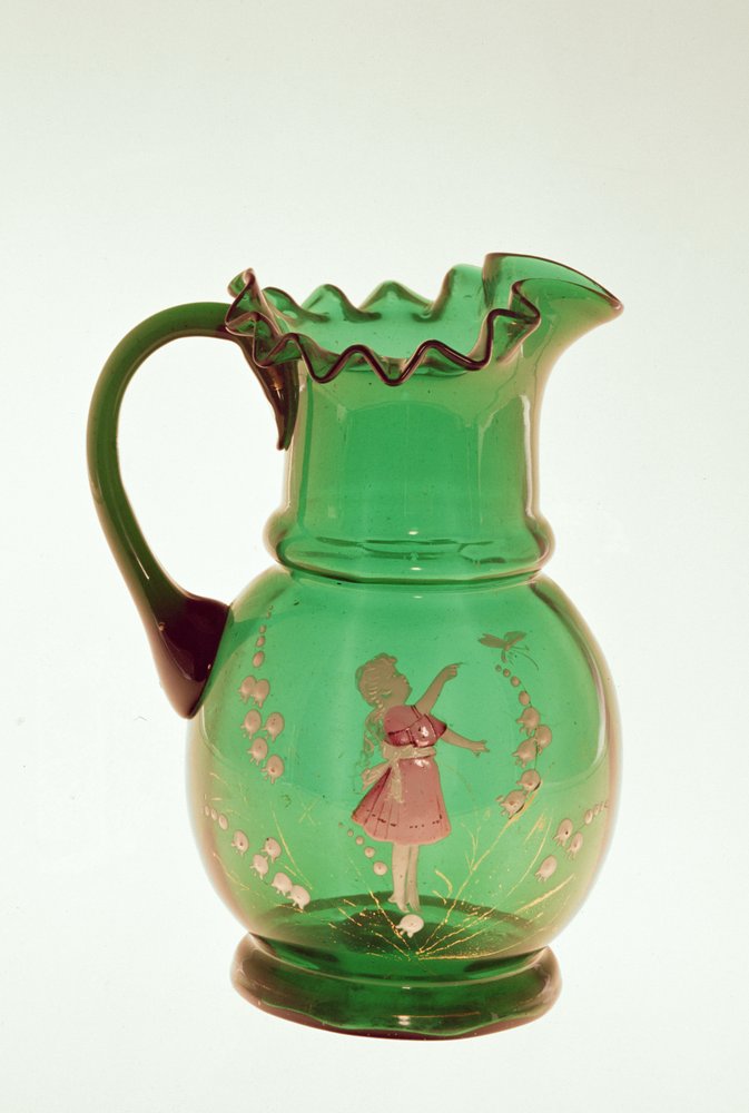 Groene Mary Gregory-kan met ingebrand emailschilderij van een kind, mogelijk Boheems, eind 19e eeuw (glas) door American School