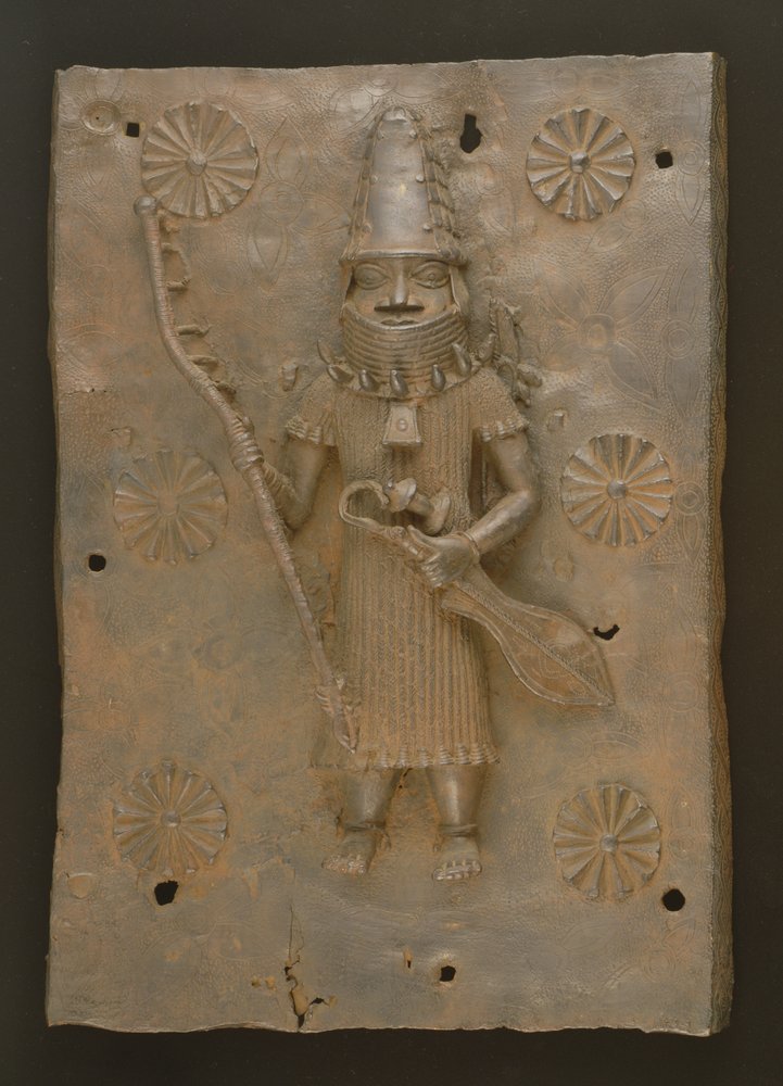 Herdenkingsplaat met krijger, Benin, Nigeria (brons) door Culture Edo