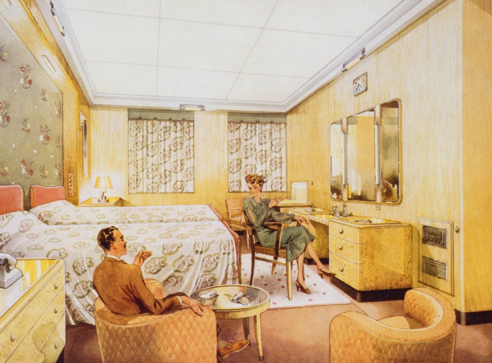 Een slaapkamer aan boord van de RMS Caronia, ca. 1950 door English School