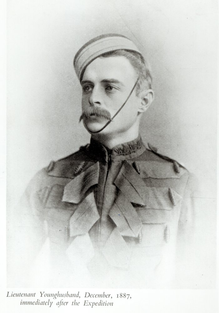 Foto van Sir Francis Younghusband (1863-1942) in 1887 uit 
