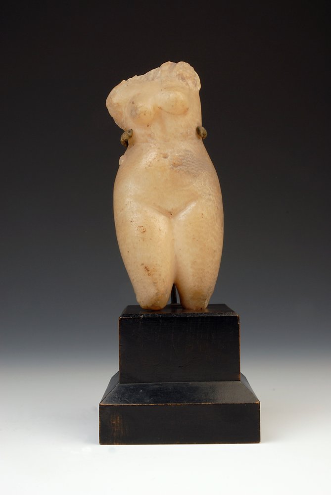 Torso van een naakte vrouw door Roman