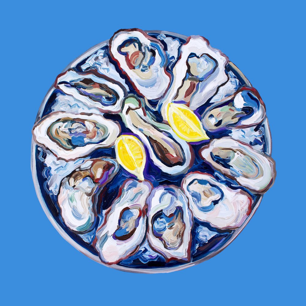 Verse oesters op een blauw bord door Alice Straker