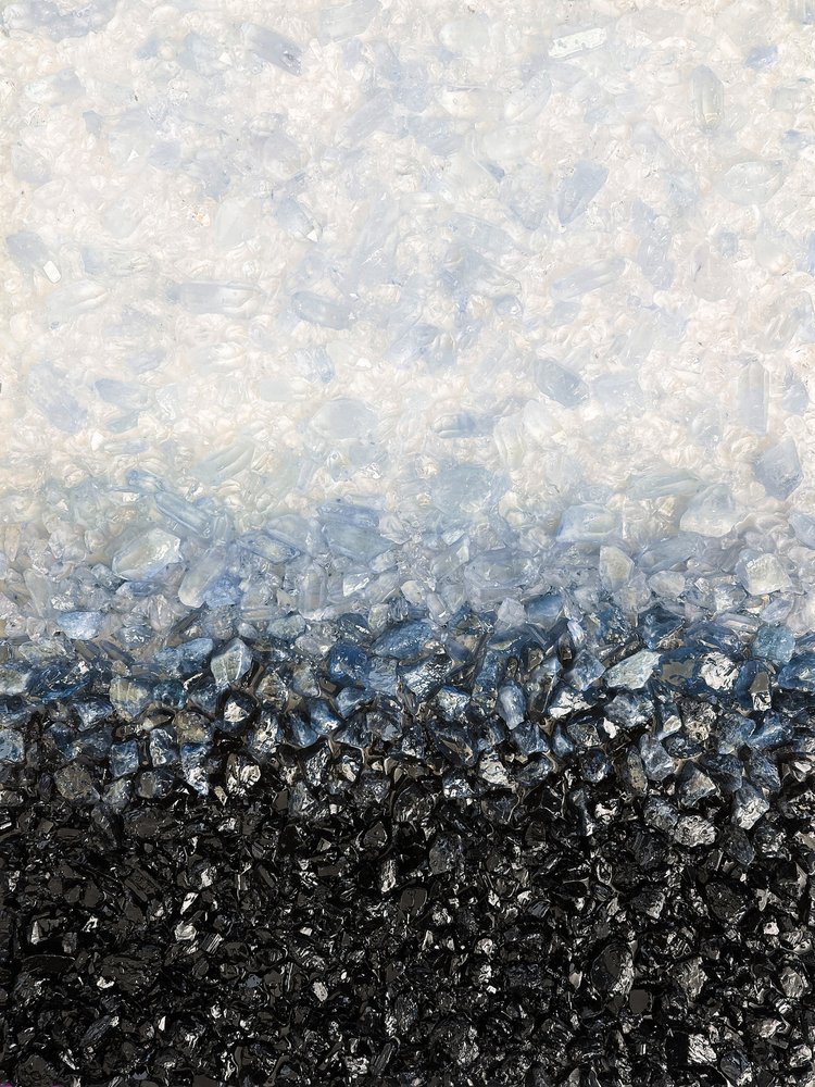 Blauw-zwart kristal met kleurverloop door Alyson Storms