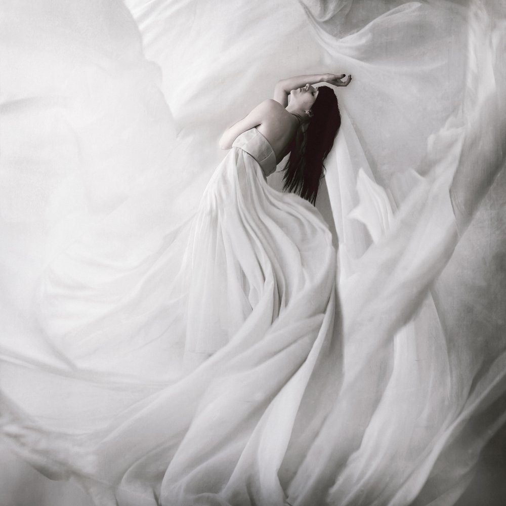 Etherisch wit, vloeiende gratie door Anja Matko