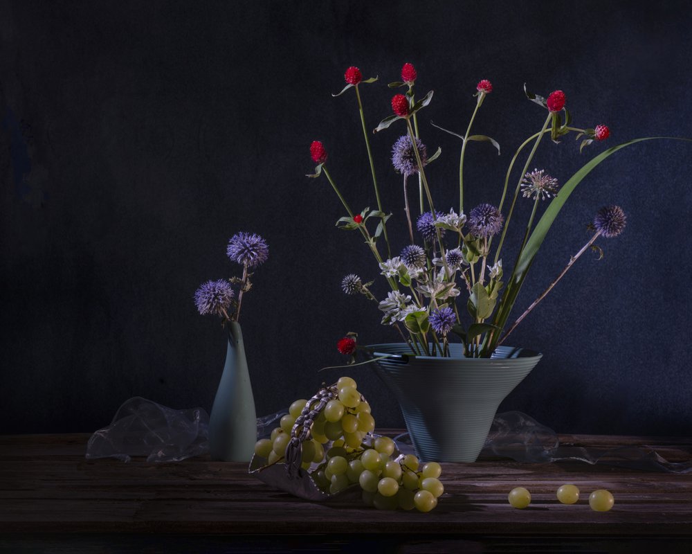 Donker bloemstilleven door Anna Qu