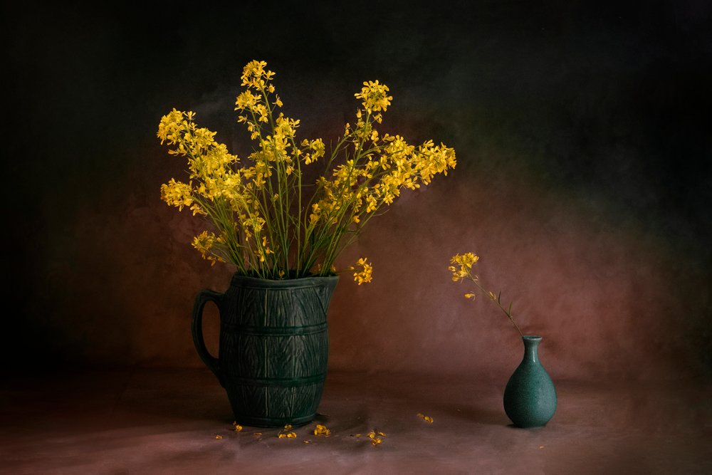 Stemmige gele bloemen door Anna Wan
