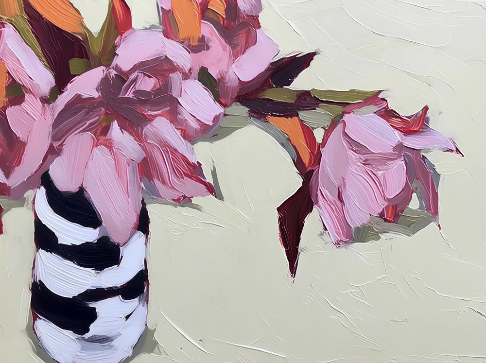 Roze bloemen in een gestreepte vaas door Avanesova Elena