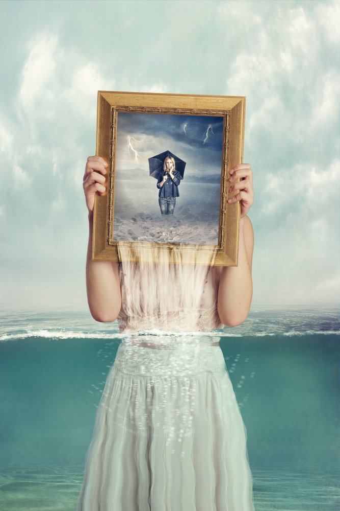 Surrealistische vrouw: innerlijke storm door Baden Bowen