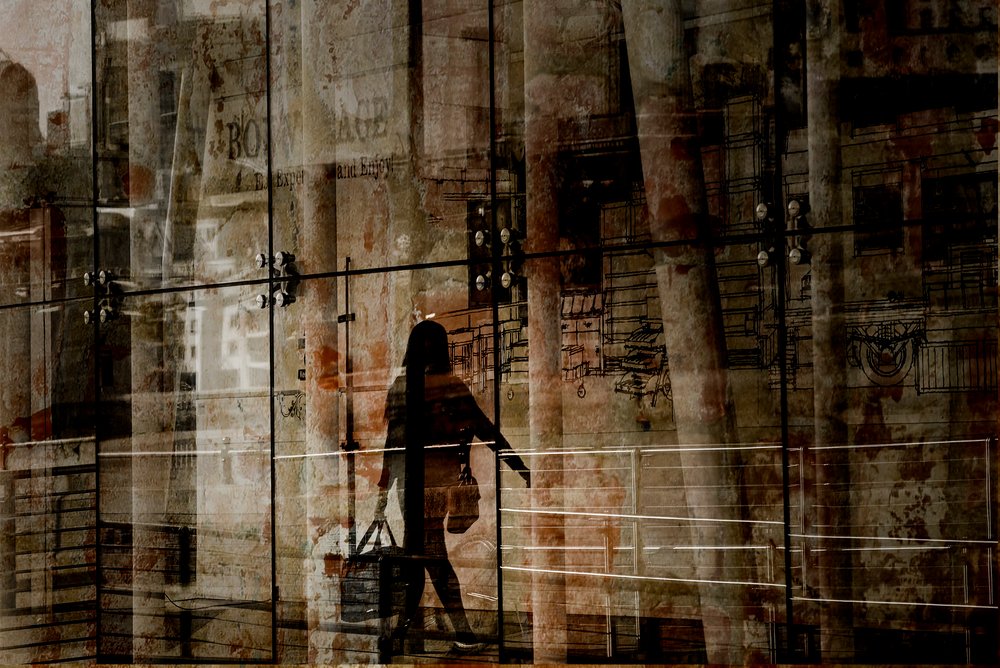  door Chris Hamilton