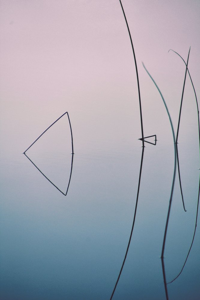 Rustige waterweerspiegeling door Christina Sillen