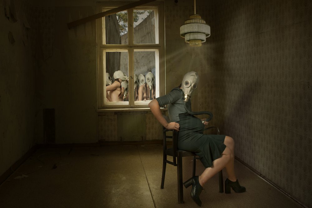 De griezelige vrouw met het gasmasker door Christine von Diepenbroek