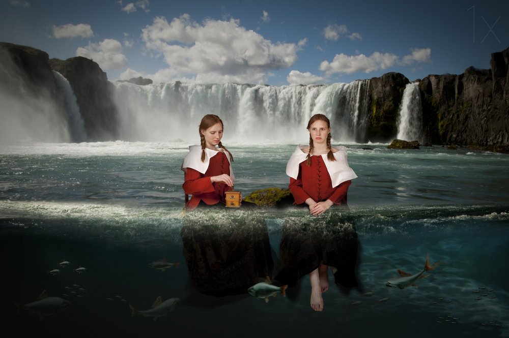 Zeemeerminnen bij de waterval door Christine von Diepenbroek
