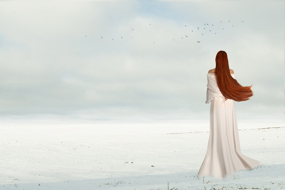 Wintervrouw met vogels door Christine von Diepenbroek