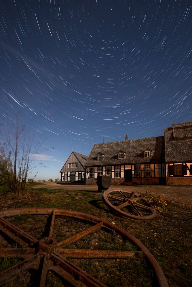 Star Trails Landhuis door Christoph Schaarschmidt