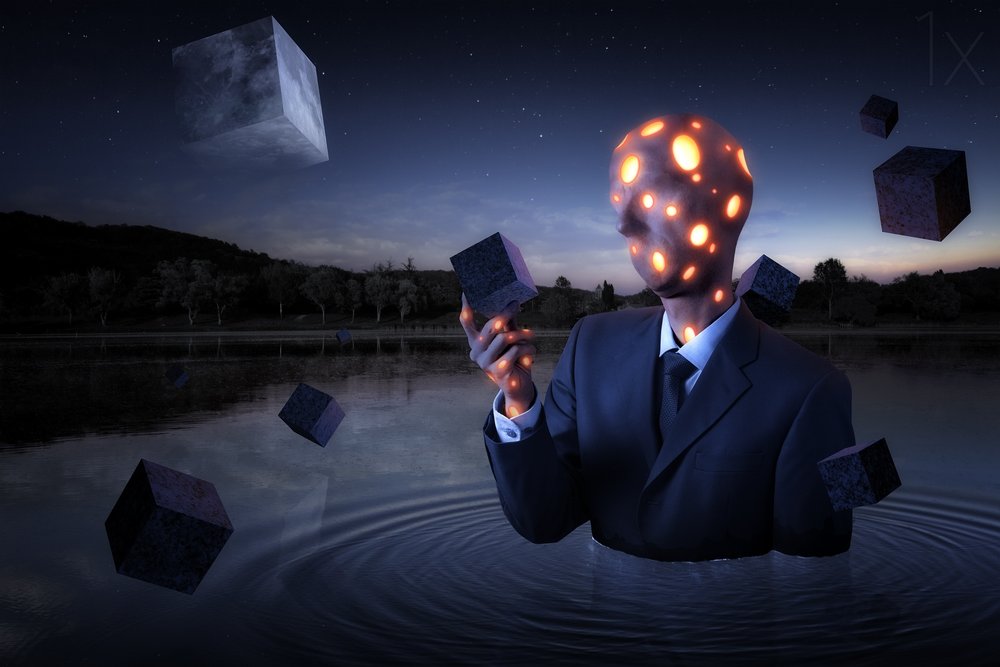 De mysterieuze gloeiende man door Christophe Kiciak