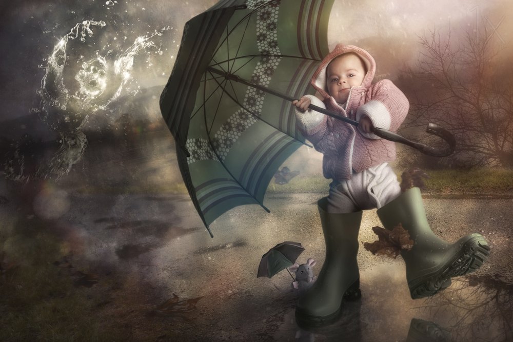 Speelse baby op een regenachtige dag door Christophe Kiciak