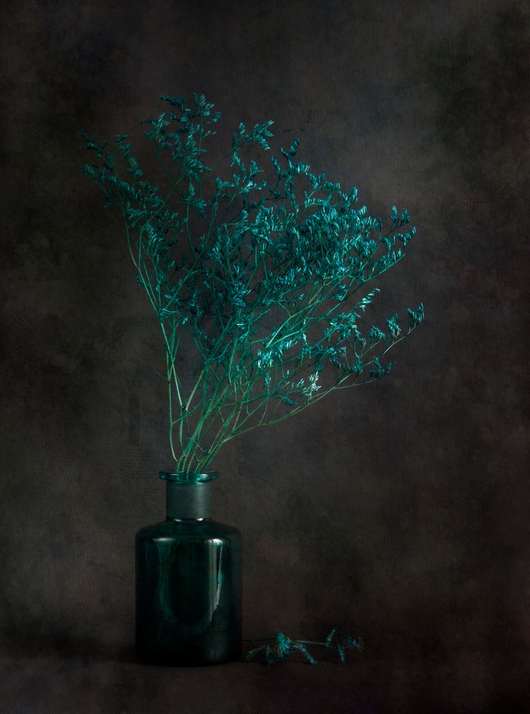 Stilleven met botanische motieven van Moody door Cicek Kiral