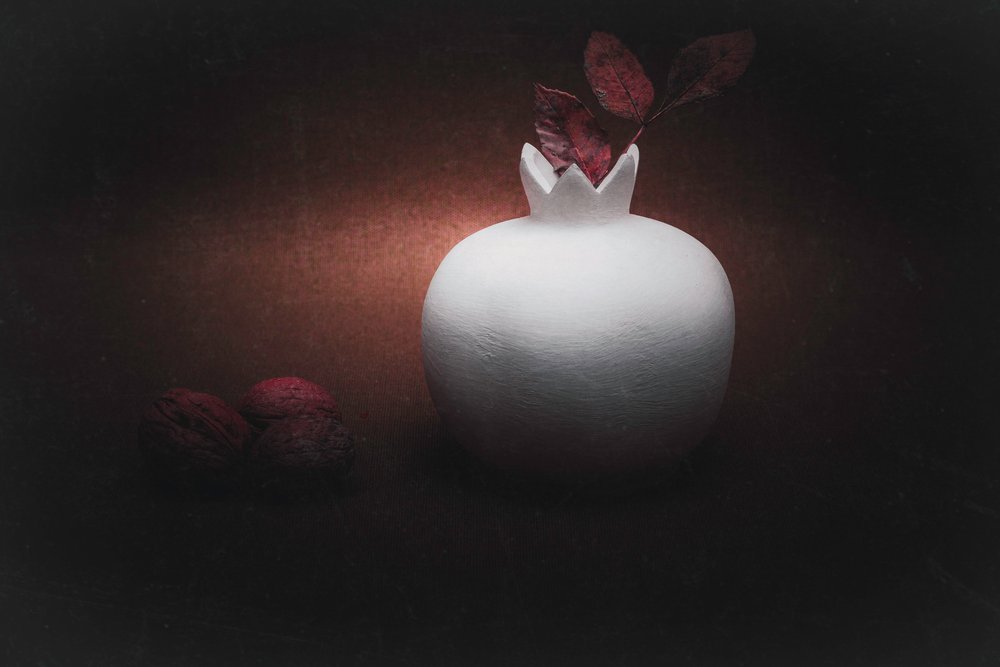 Sfeervol stilleven met granaatappels door Cicek Kiral