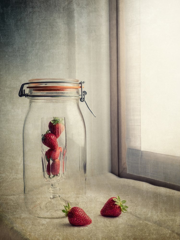 Verse aardbeien in een pot door Cristiano Giani