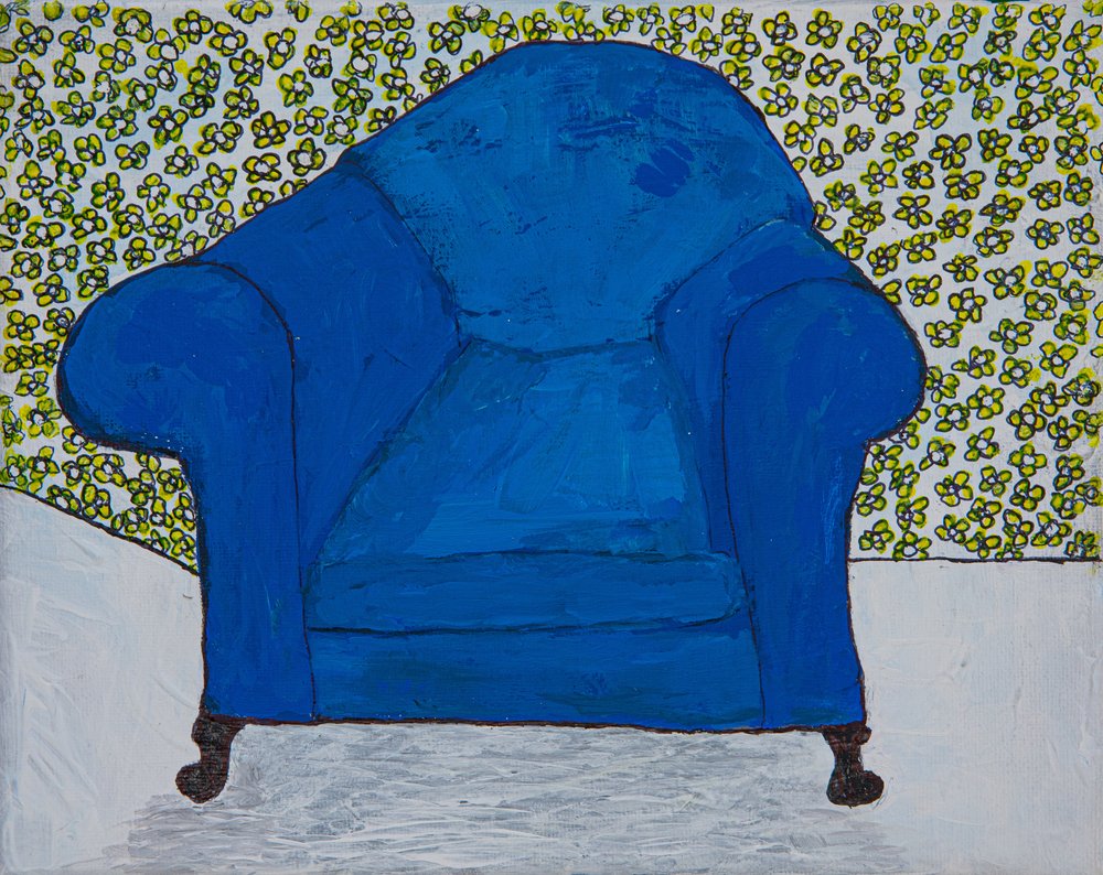 Blauwe fauteuil en bloemen door Dale Hefer & Family