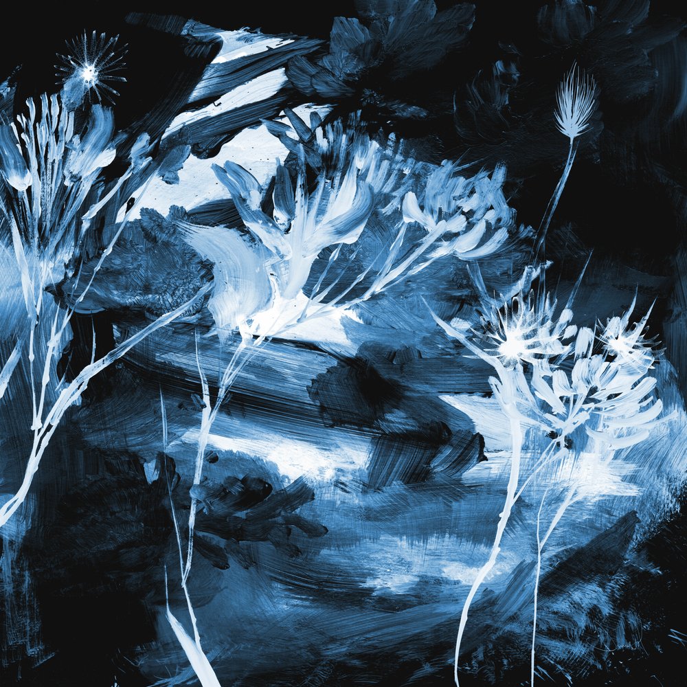 Blauw met bloemenmotief door Dan Hobday