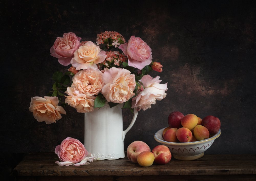 Elegante rozen en perziken door Denis O Reilly