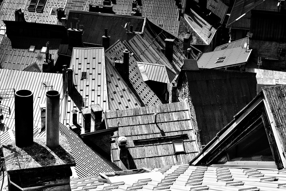 Geometrische stadsdaken door Elena Raceala