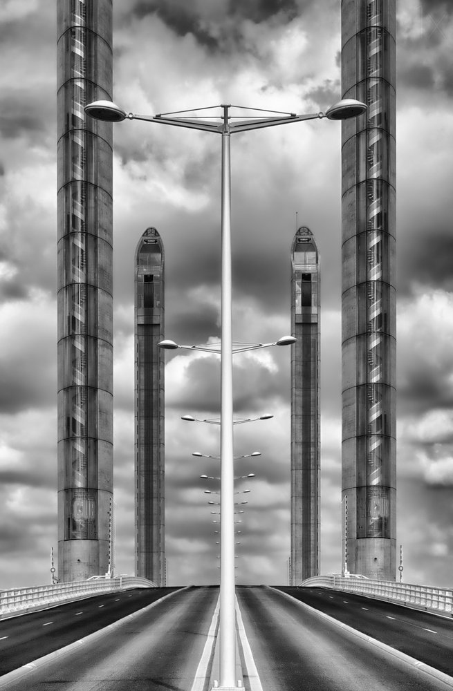 Opvallende symmetrie van de brug door Francois Casanova