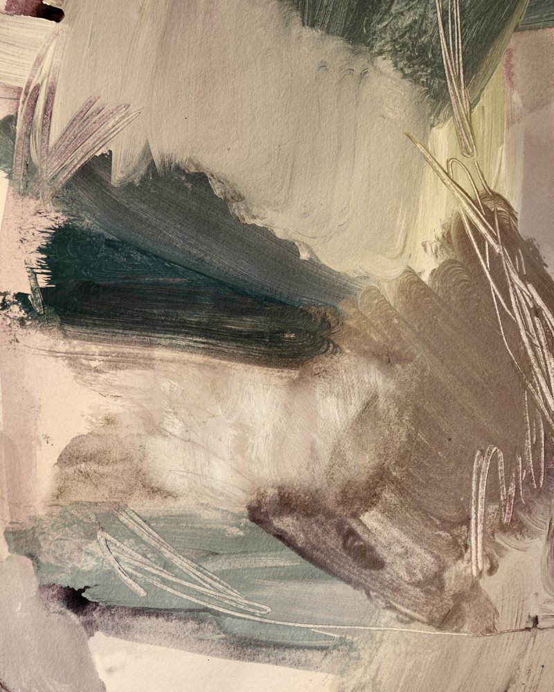 Ingetogen abstracte penseelstreken door Gemma Bardot