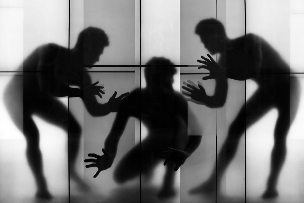 Drie dansende mannen door Igor Shrayer