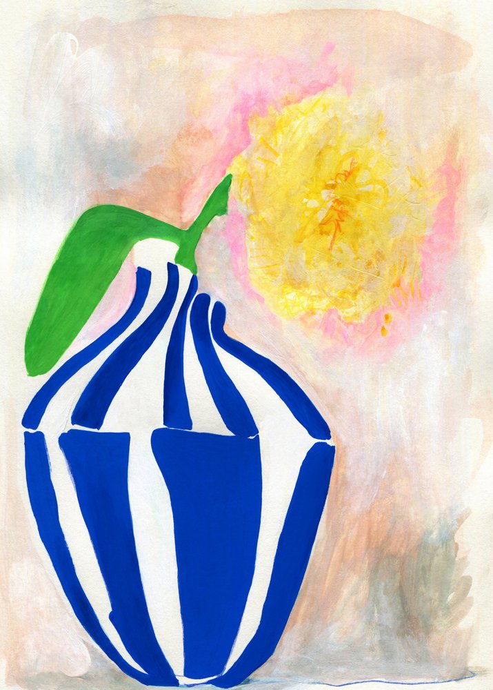 Gele vaas met bloemenmotief en strepen door Jenja Braun