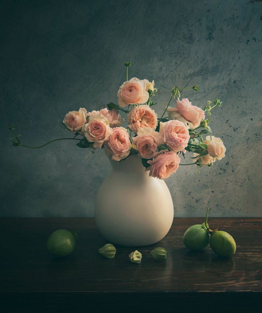 Stilleven met roze rozen door Judy Tseng