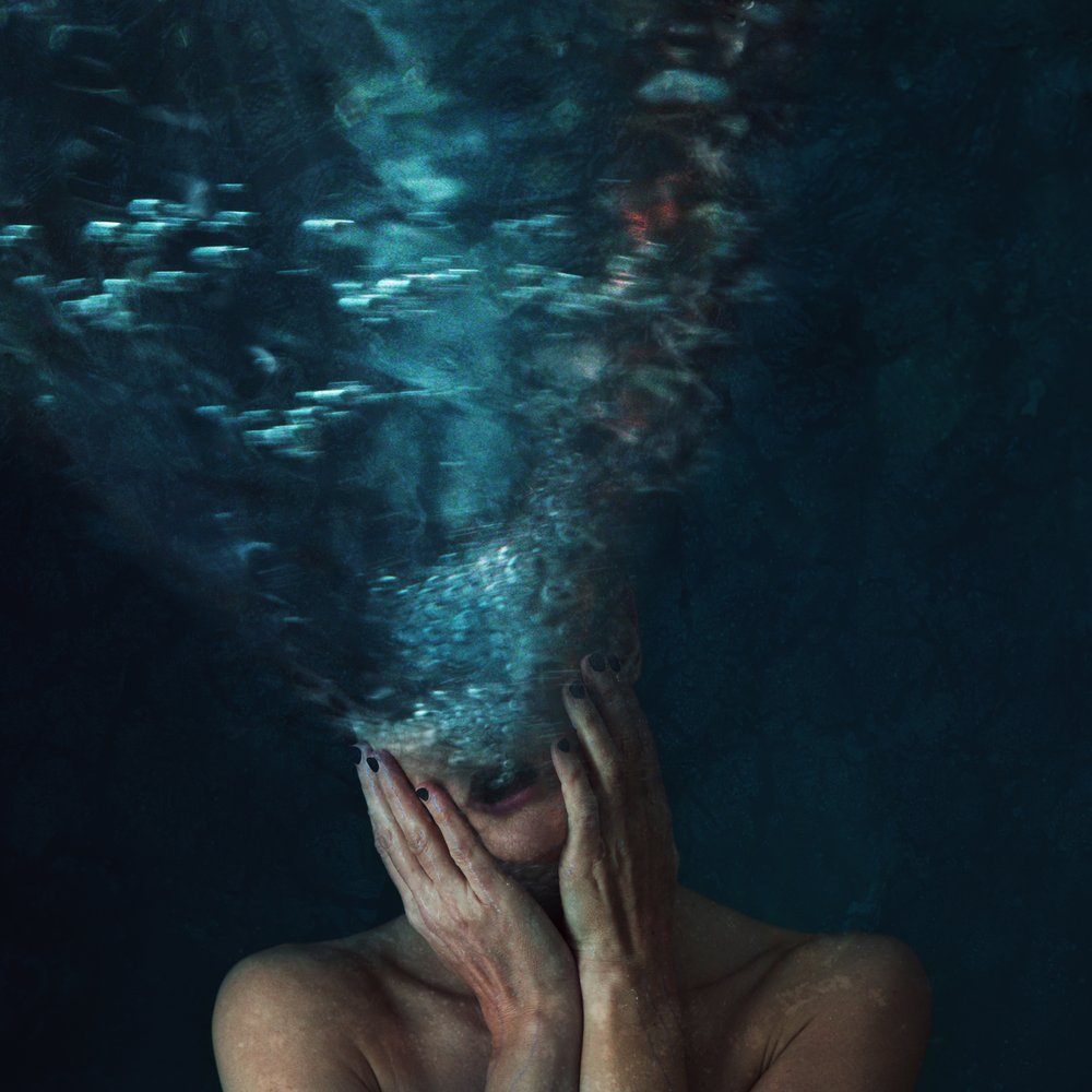 Diepblauwe melancholie door Laura Benvenuti