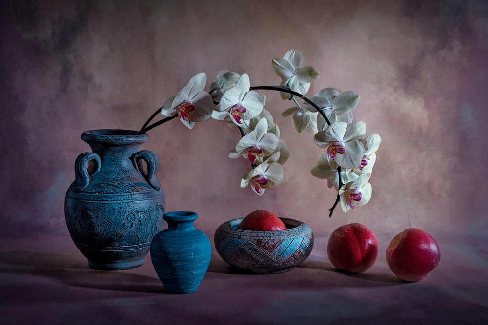 Elegant stilleven met orchideeën door Lydia Jacobs