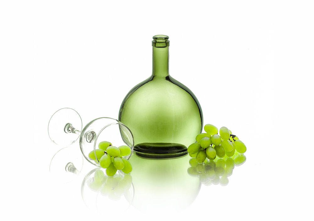 Groene fles wijndruiven door Lydia Jacobs