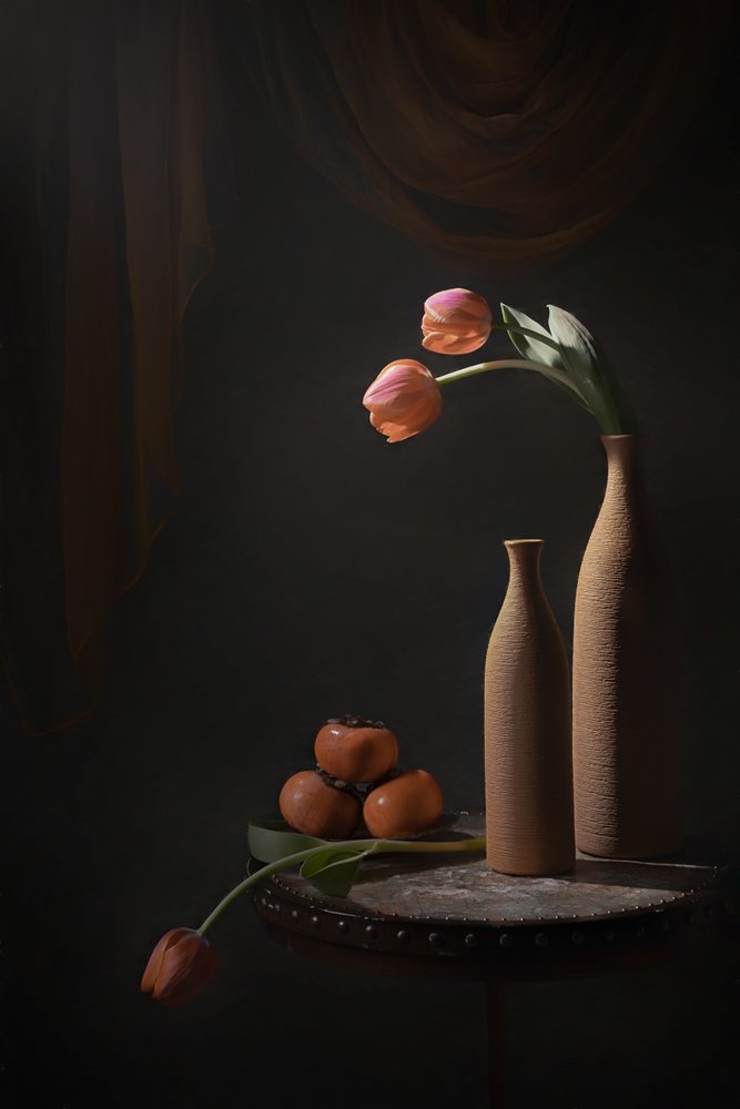 Stemmige tulpen en fruit door Lydia Jacobs