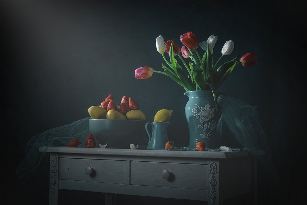 Stemmige tulpen en citroenen door Lydia Jacobs