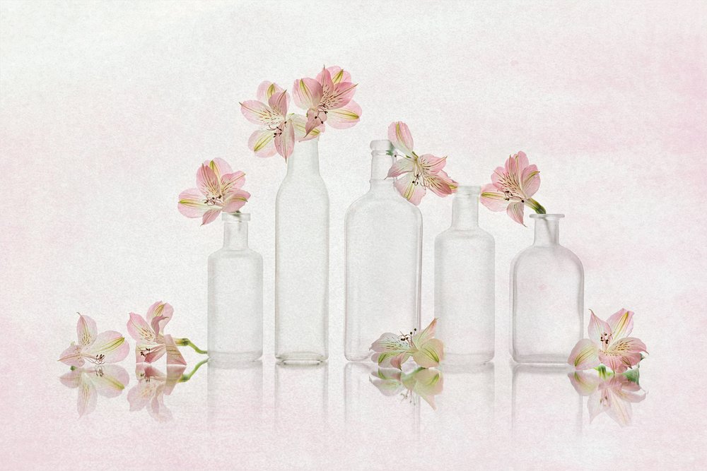 Roze bloemen en glas door Lydia Jacobs