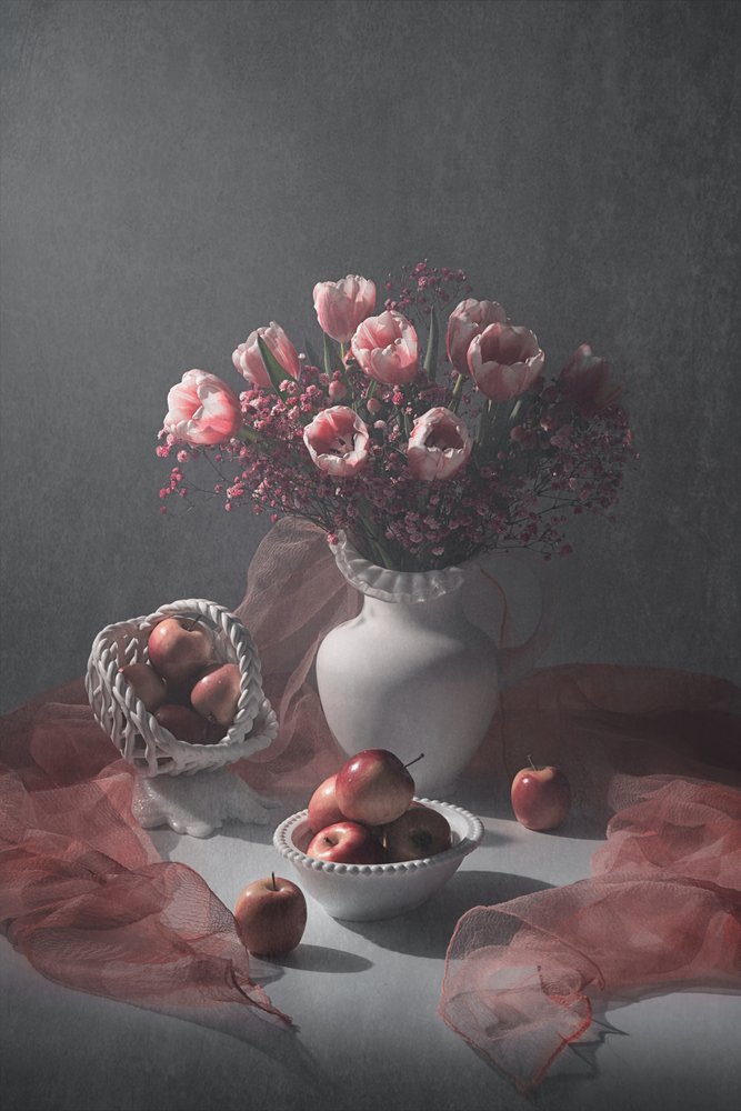 Zachtroze tulpen en appels door Lydia Jacobs