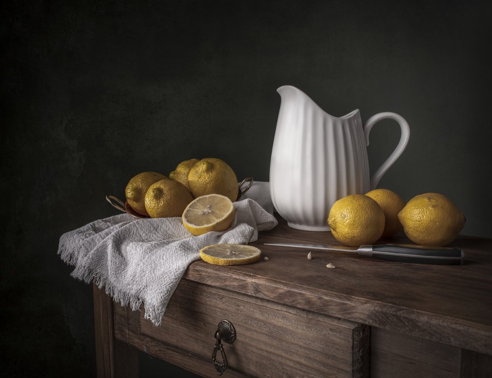 Verse citroenen op hout door Margareth Perfoncio