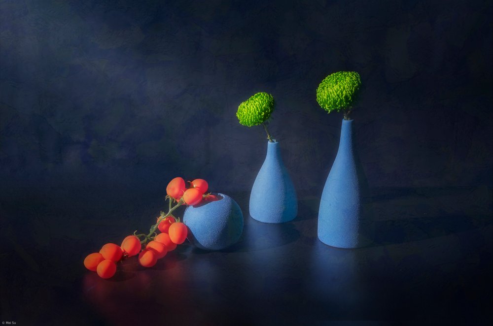 Groene bloemen, rode tomaten door Mei Su