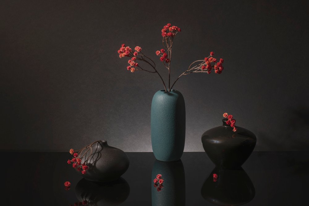 Elegant stilleven met rode bessen door Ming Chen