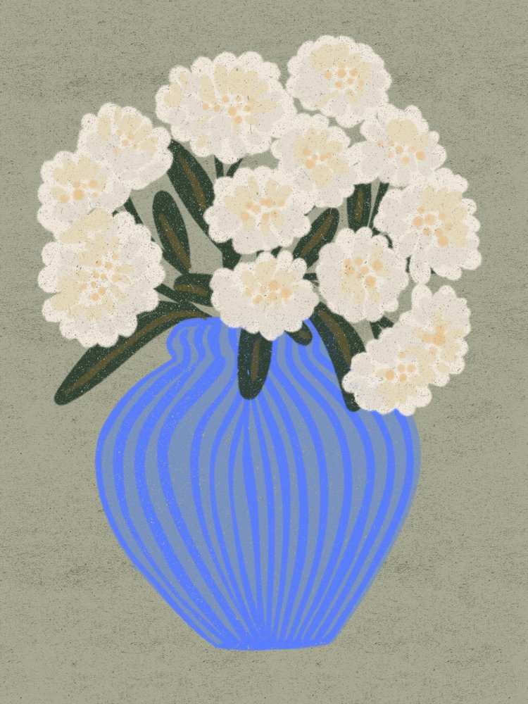Witte bloemen in een blauwe vaas door Nikita Jariwala
