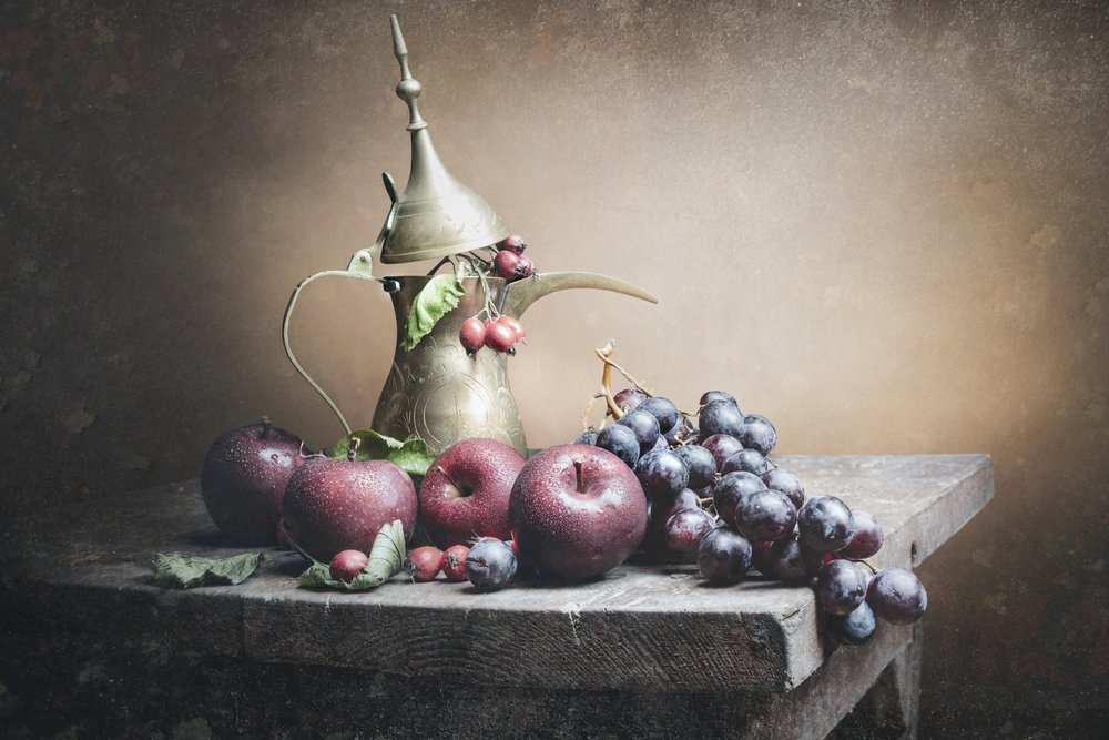 Rustiek fruit en dallah door OSAMA OMAR ALIE