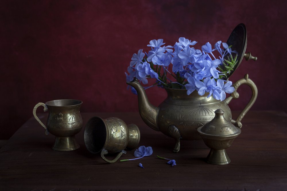 Antiek messing met blauwe bloemen door Ramiz Sahin