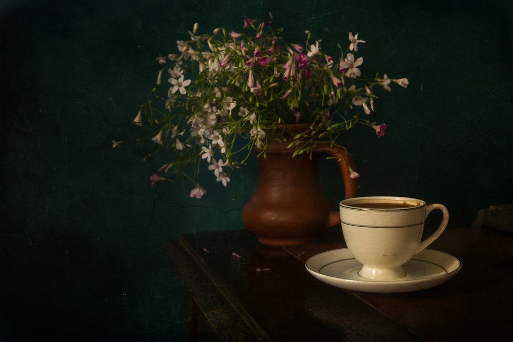 Ochtendkoffie en wilde bloemen door Ramiz Sahin