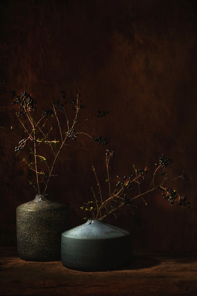 Moody botanische vazen door Saskia Dingemans
