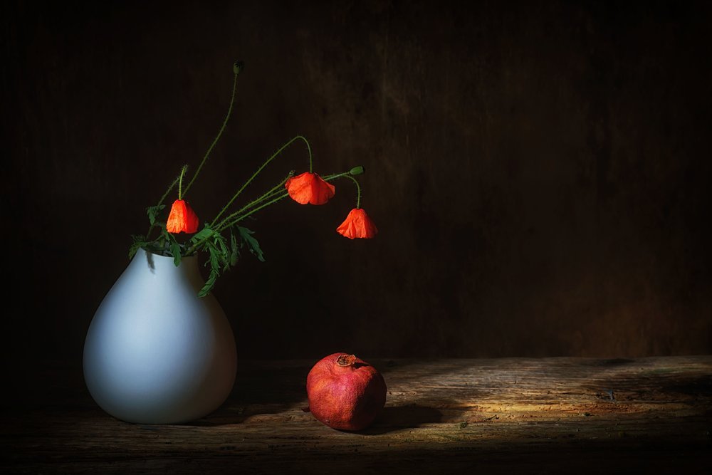Moody Poppies en granaatappel door Saskia Dingemans