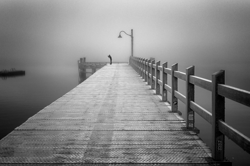 Misty Pier Eenzaamheid door Shanrui Ren