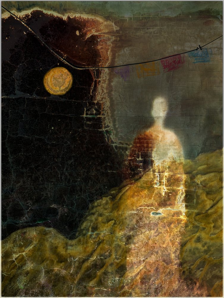 Mysterieuze etherische figuur door Shenshen Dou